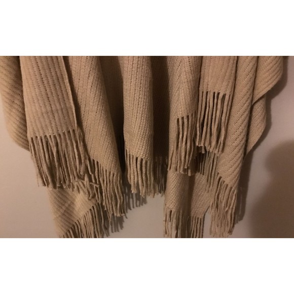 Cast 5th Hooded Shaw One Size - Picture 4 of 6